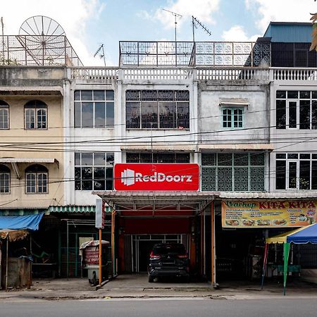 Hotel Reddoorz Near Rsud Dr Pringadi Medan 3 Exteriér fotografie