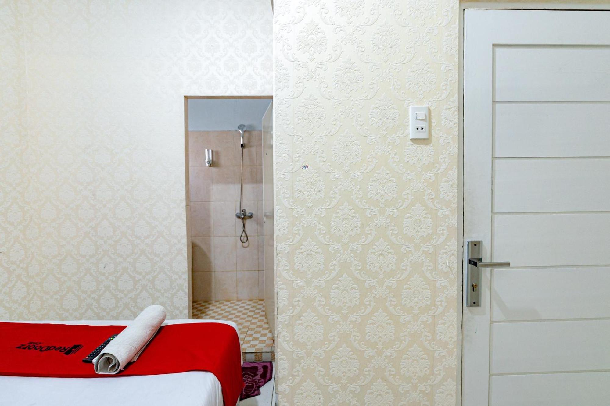 Hotel Reddoorz Near Rsud Dr Pringadi Medan 3 Exteriér fotografie