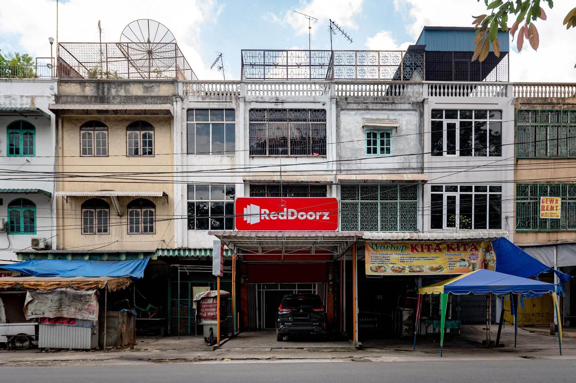 Hotel Reddoorz Near Rsud Dr Pringadi Medan 3 Exteriér fotografie